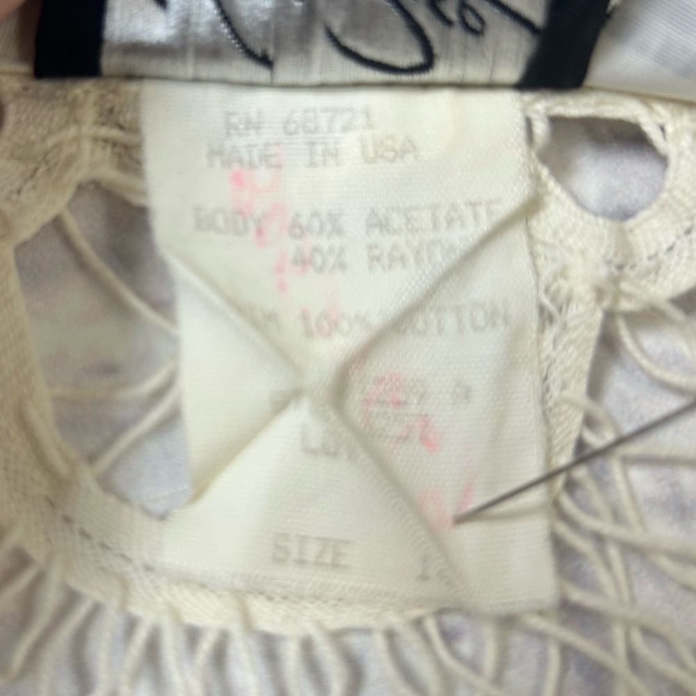 Vintage 90’s Wild Rose Cream Jacket with Lace Detail on the Back. Coquette. - Picture 6 of 11